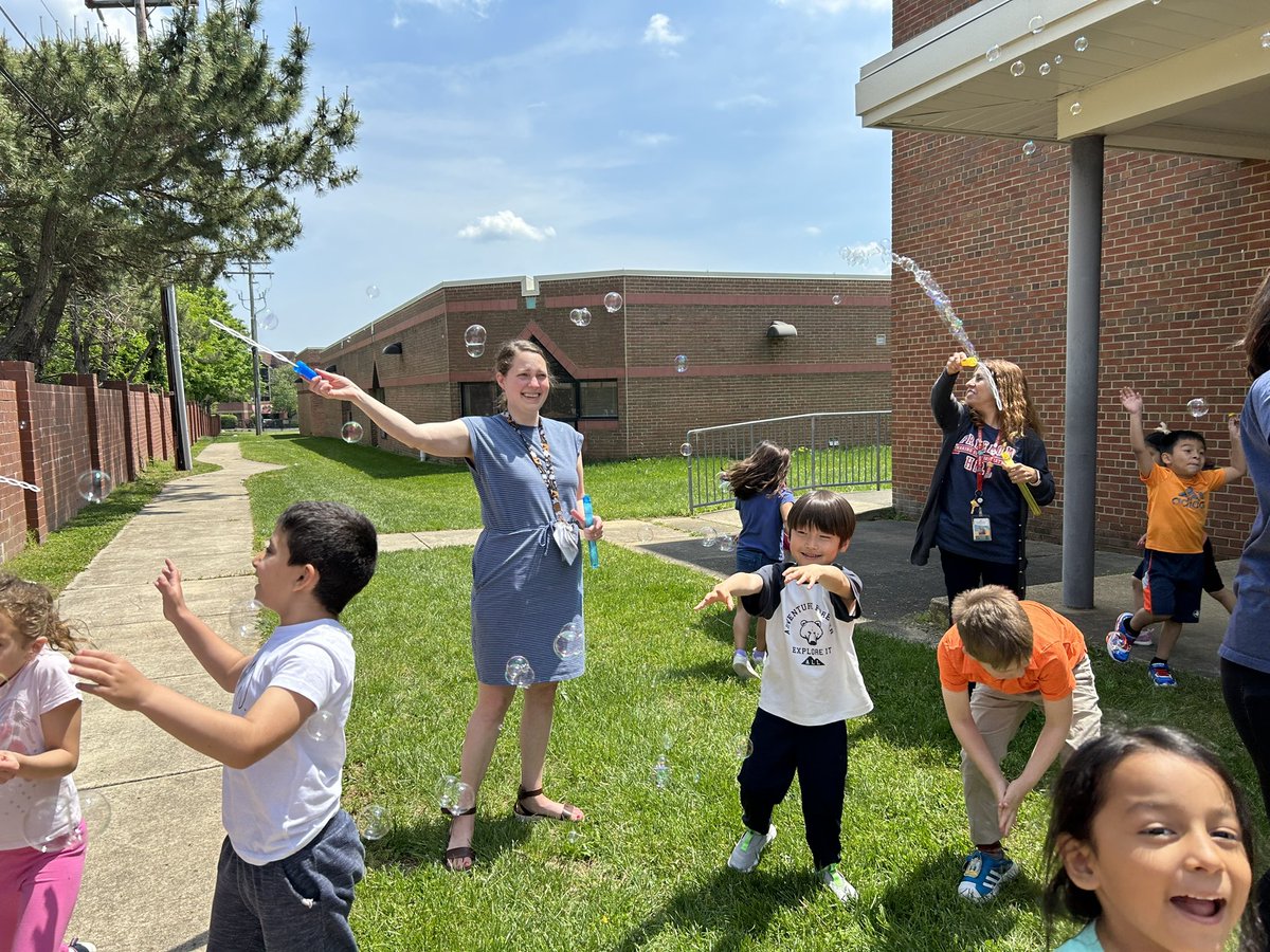 MrsWeiseABC's tweet photo. B is for Bubbles! 🫧🫧 #FHHighlights @MsRuttenbergFH  @MrsSitlerFHES https://t.co/EaXZQ0i2fI