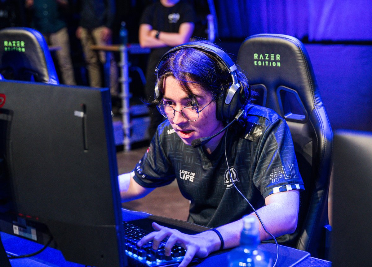komplettligaen's tweet photo. .@LazyInLifeLOL utligner til 1-1 etter nok et ellevilt kart i denne nervepirrende semifinalen mot @RiddleEsports! 😀 https://t.co/fP5thqqUh1