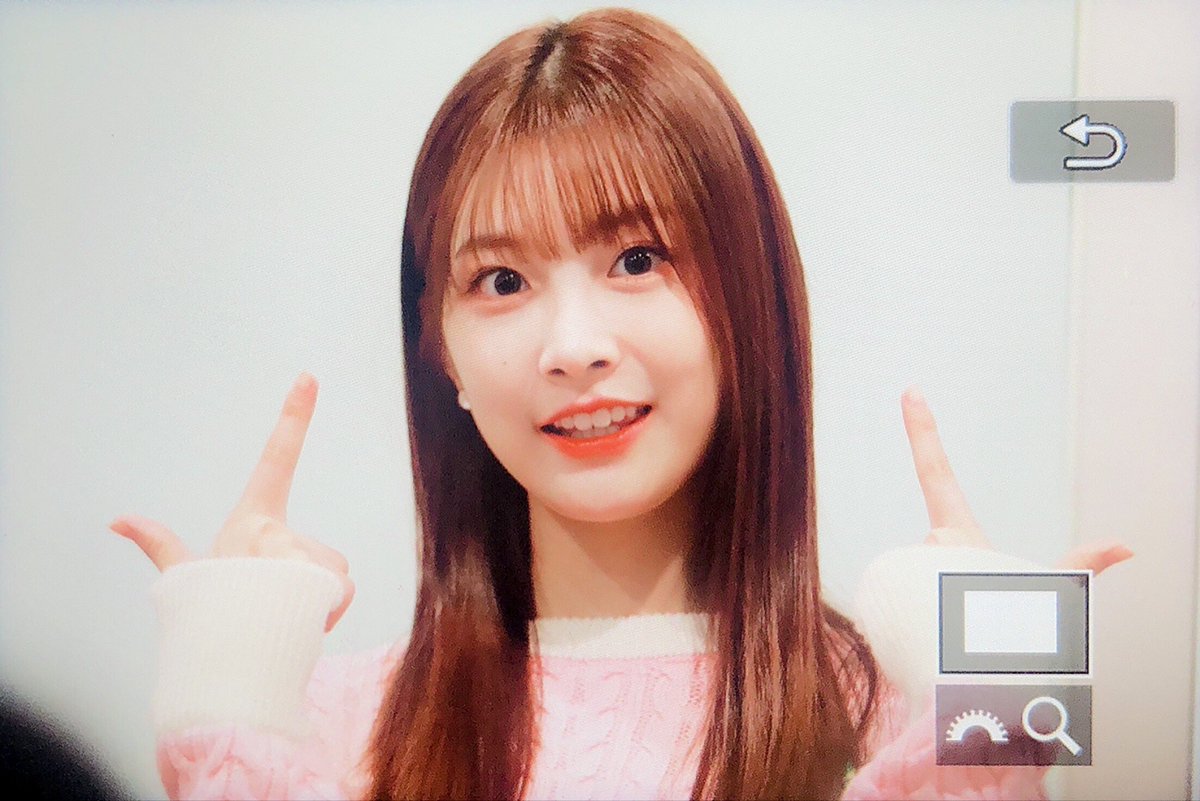 dandelion_812's tweet photo. 230513 민서 앞머리 짤랐어용💇‍♀️💇‍♀️
#우아 #민서 #wooah #minseo https://t.co/tBKR2iUd18