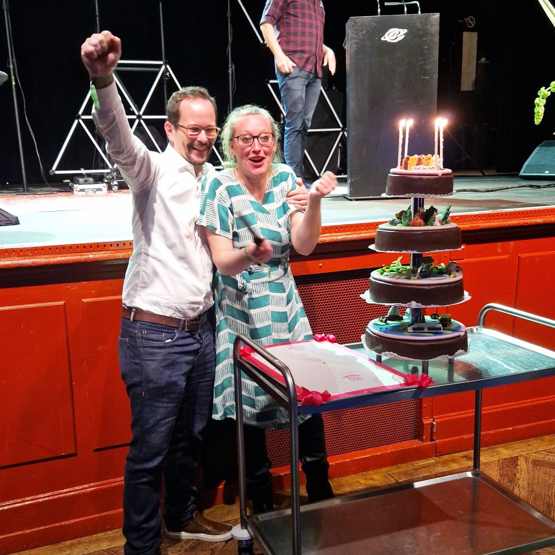 LesVertsSuisses's tweet photo. Quelle magnifique soirée ! Cela donne de l'énergie pour les semaines et les mois à venir. Pour tout ce qui reste à venir. 🔥 😍 Engageons-nous esemble pour un avenir digne d'être vécu ! 💚 #40ansdesVERTES https://t.co/xhLmF5APvk