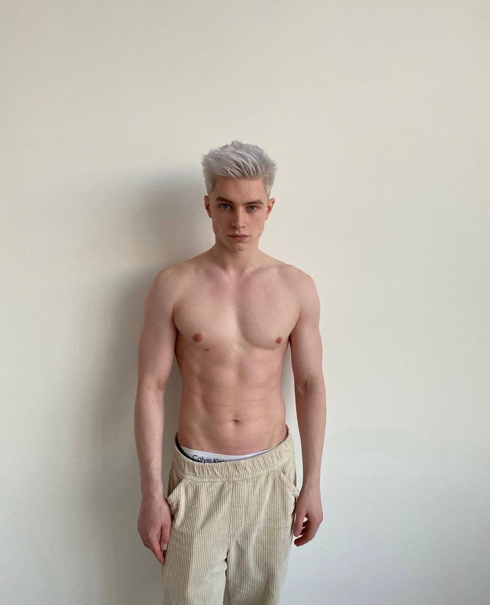 tell a dream what's new with you😈