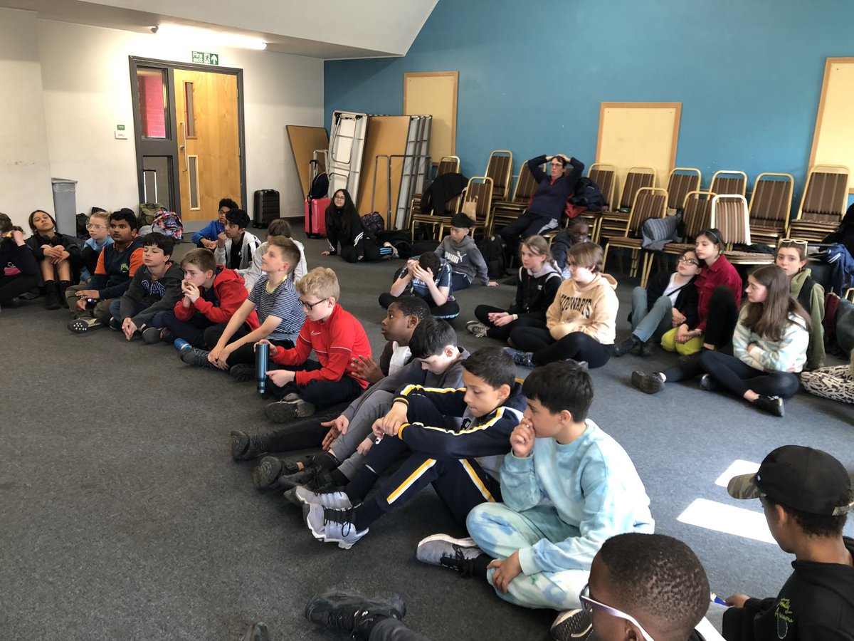TrinityHighChap's tweet image. Today adventures on the Y7 Exploring Christianity Retreat. 1. Morning prayers over Edals. 2. Getting ready for Exploring Christianity groups. 3. On top of Back Tor + Mam Tor. 4.  Lunch overlooking Hope Valley + Castleton