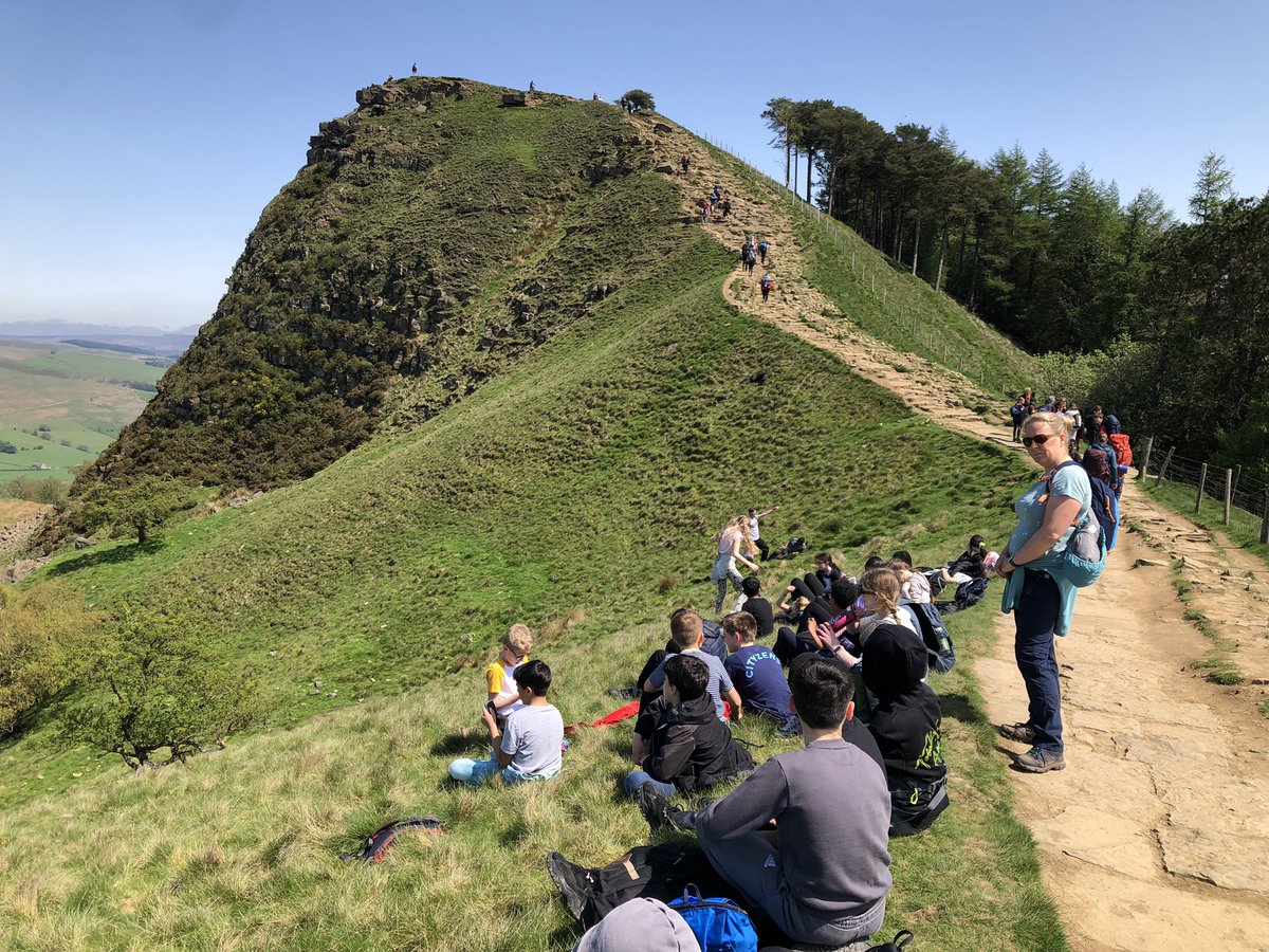 TrinityHighChap's tweet image. Today adventures on the Y7 Exploring Christianity Retreat. 1. Morning prayers over Edals. 2. Getting ready for Exploring Christianity groups. 3. On top of Back Tor + Mam Tor. 4.  Lunch overlooking Hope Valley + Castleton