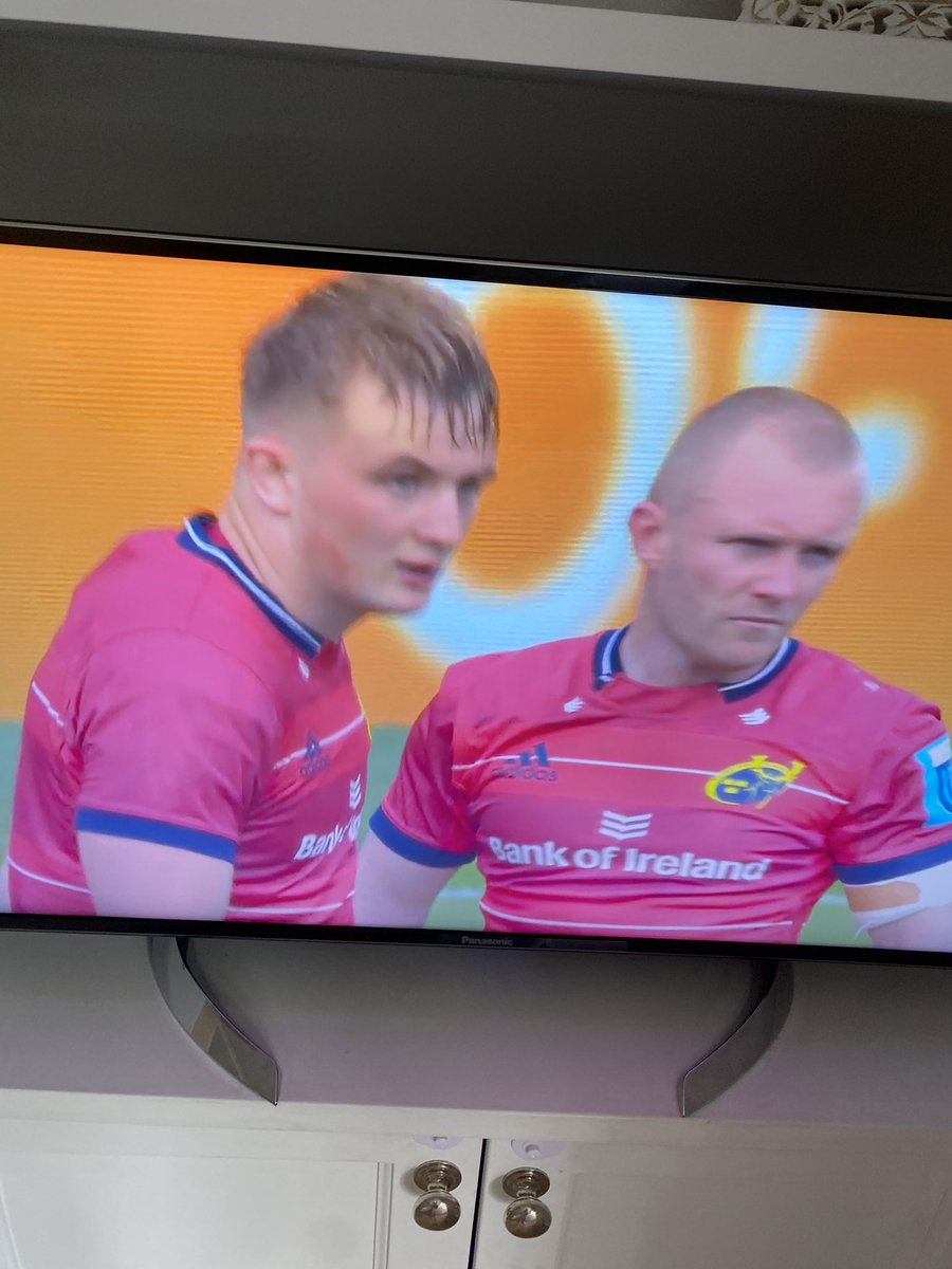 Delighted for Earlsy!  Like a few senior lads along side him, done so much for Munster with little reward. Big chance of silverware now! #LeivMun