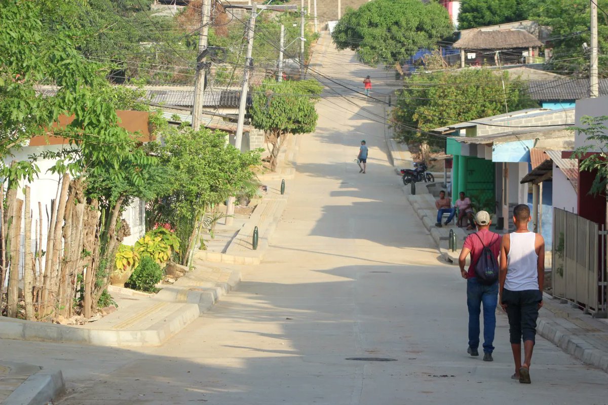 AlcaldiaLorica's tweet photo. ☑️ Cumplimos: la pavimentación 🚧 con andenes de la calle 1️⃣9️⃣ del barrio Seis de Enero. Sus habitantes disfrutan de la obra que mejora la calidad de vida y la #MovilidadUrbana 🚙 🏍️

#compromisoconlagente #CompromisoConLorica #ObrasparaLorica #Obrasparaeldesarrollo https://t.co/Zauq7eyUFW