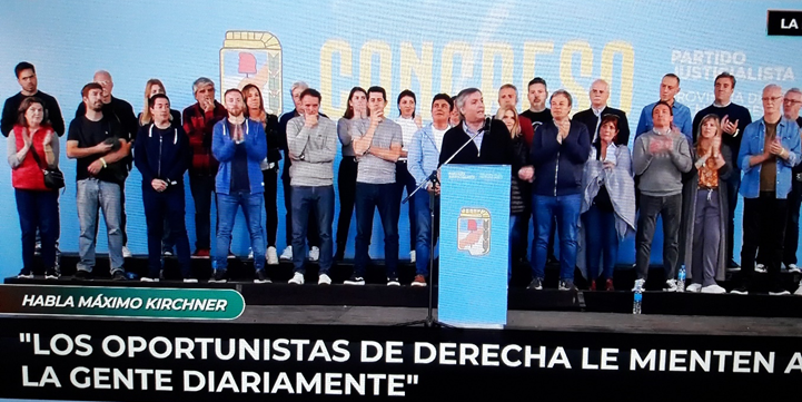 ArmandoMatura10's tweet photo. Lo esencial del discurso de #MaximoK:
#Militancia O #Mafias
#UnidadYPrograma  
"Hay que trabajar para juntar los votos necesarios... no se queden en el living de su casa..." salgan a la calle.
(Imagen: IP Noticias) https://t.co/L4aDadOnvj