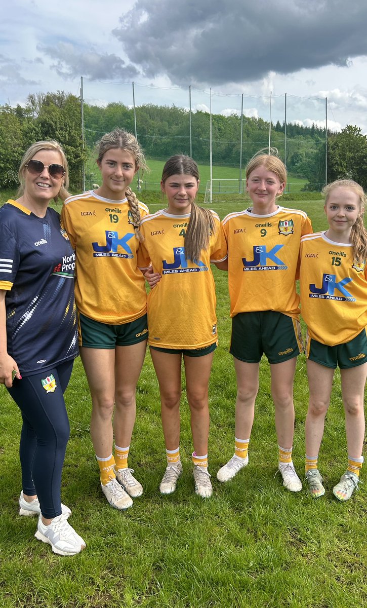 DebbieM81's tweet photo. So proud our girls today and their performance during the 1/4 final.  They are wee superstars ♥️ All Ireland semi final here we come  @StPaulsGAC  @patrickmcgoart @CiaraGault https://t.co/Yoy2gSBxrS