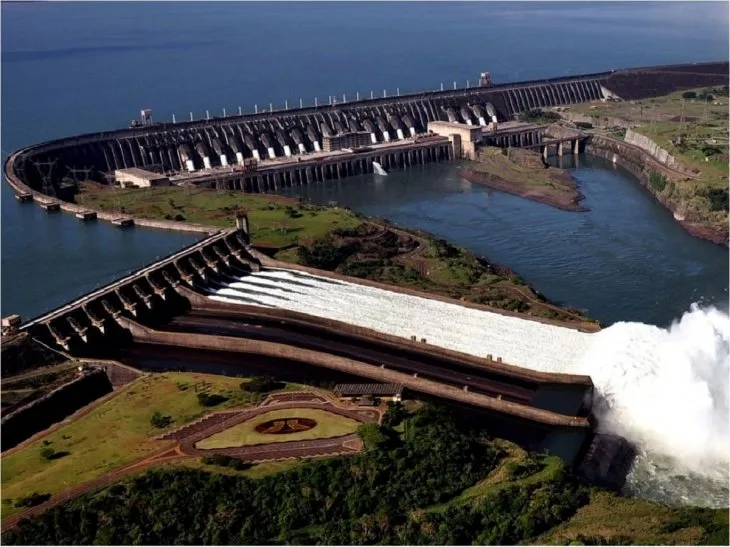 ITAIPU
No solo tenemos mas empleados del lado Paraguayo, sino pagamos el DOBLE en determinadas categorias s comparadas con equivalentes del lado Brasilero...
Esto se llama despilfarro, privilegios
Gobierno liderado por PIRATAS que se adueñaron de nuestra soberania y bandera.
