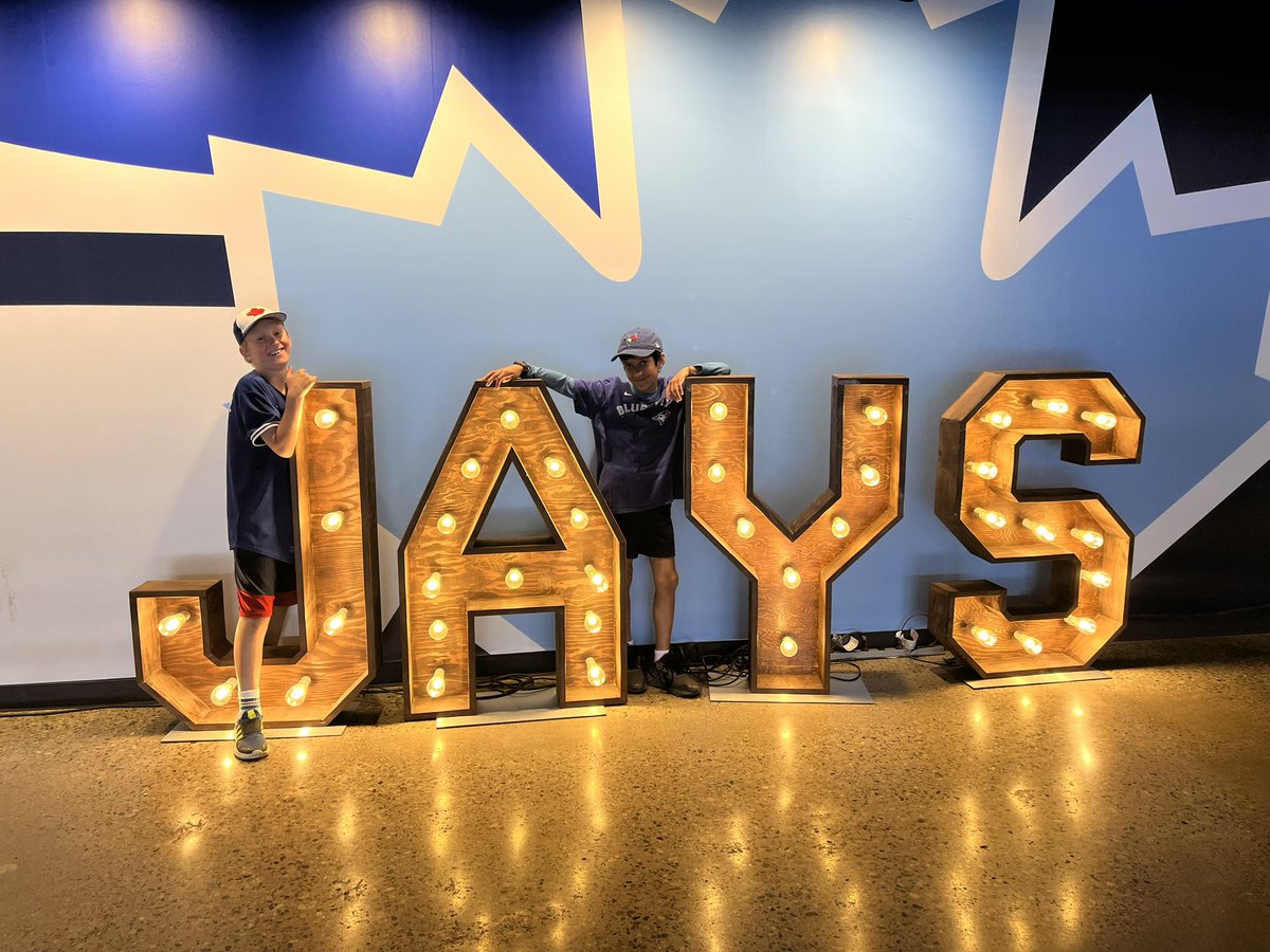 •••jo tweet media