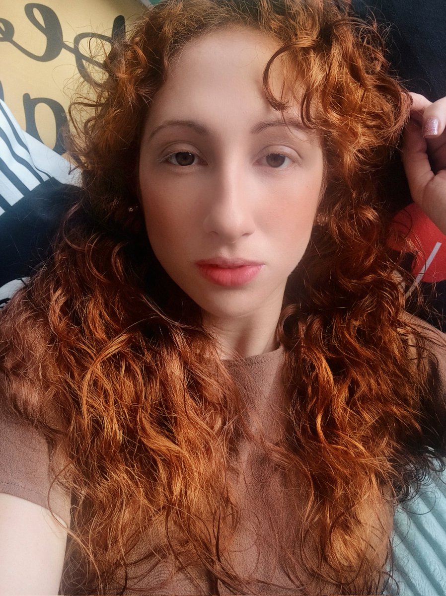 RedheadJosi's tweet photo. What do you feel when you see a redhead?☺️👩🏻‍🦰

#redhead #redheadsdoitbetter #GingerGirls #GingerHair #GingerPower #Gingercat #cute #CuteGirl #Patreon 

More content about me 🧡⏬. 
https://t.co/gK49Cnnmb6 https://t.co/oXbmK4eKIS