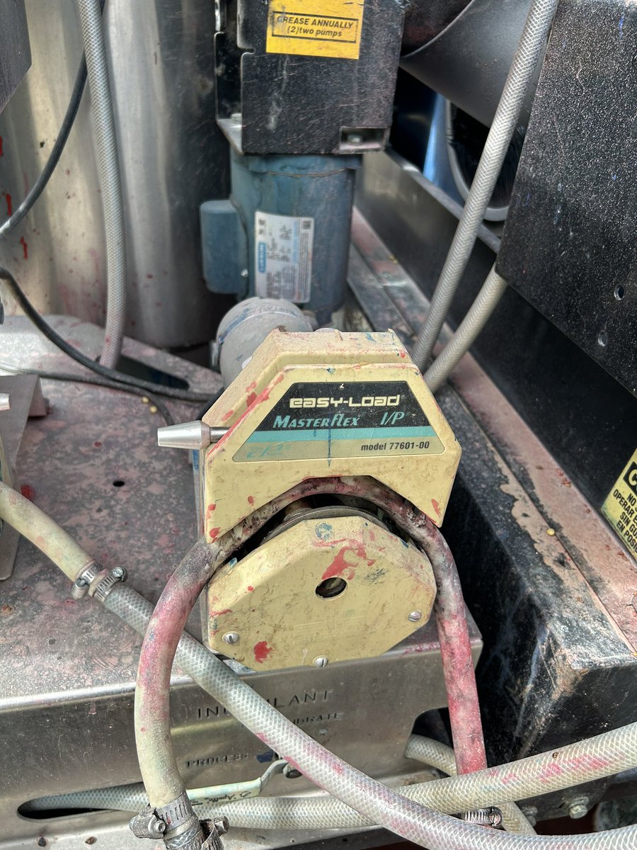 WillisAgro's tweet photo. Anyone in Manitoba have a USC pump like this that they’d part with? 204-461-0386 https://t.co/3kP2ykIvWu