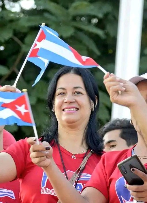 ReydierBernal's tweet photo. Muchas felicidades para estas dos hermosas y fuertes madres, trabajadoras, luchadoras, sacrificadas. Ellas son la Vicegobernadora de la #ProvinciaGranma @YanetsyTerry y la Jefa del Departamento Independiente de la @AsambleaCuba  la compañera Arianna Blanco Pérez. https://t.co/gxSmzEcv7i