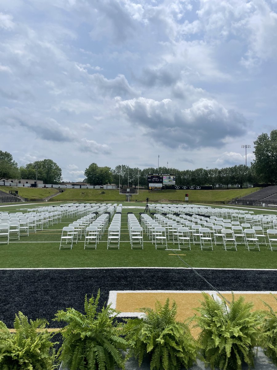 Bears00's tweet image. ⁦@BradleyCentral⁩ Class of 2023, we will see you soon! So proud of you and all that you have accomplished the last four years….Go Bears!!!!! #reptheB