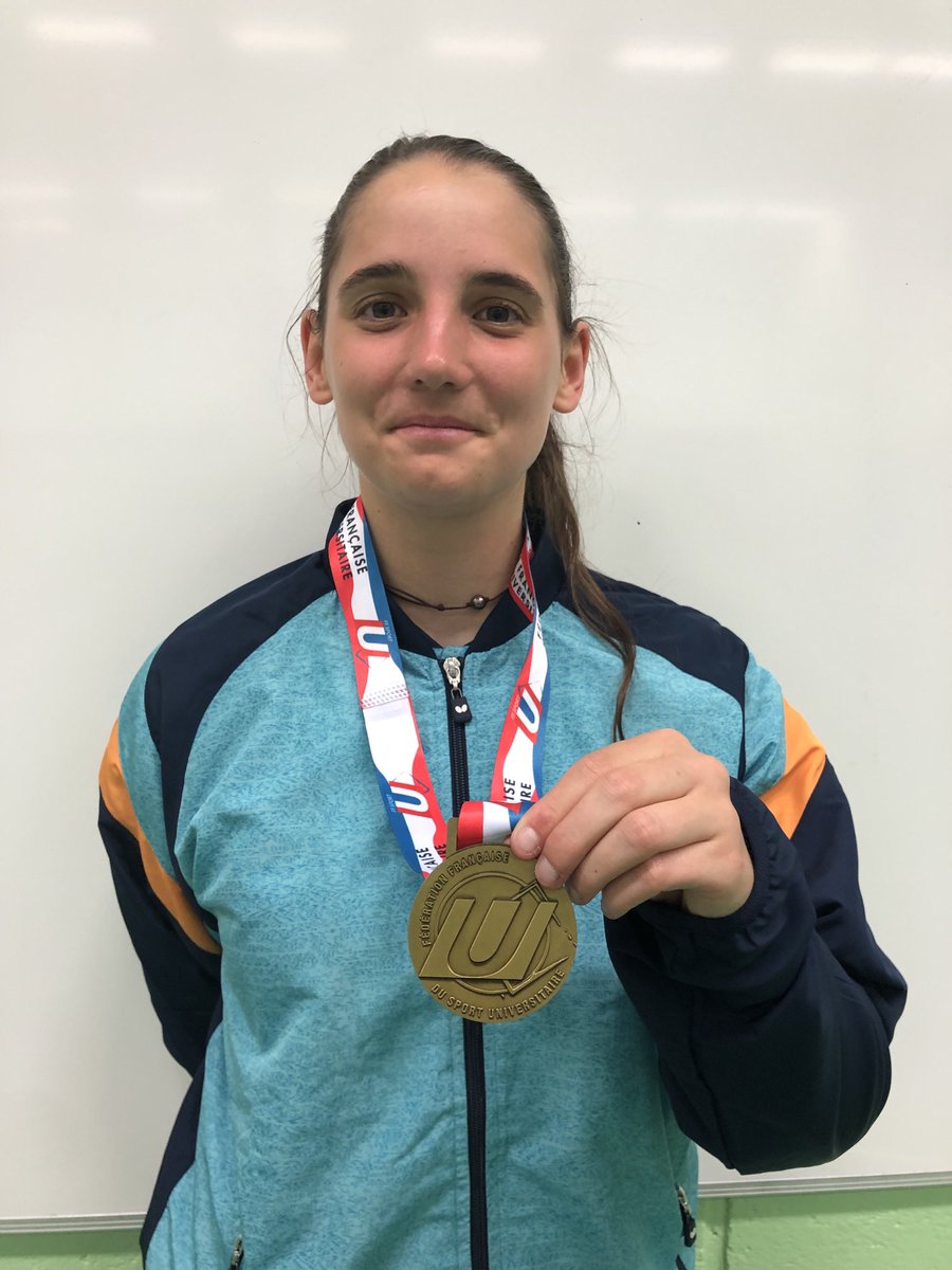 DONGERsylvie's tweet photo. Bravo à Charlotte #clamartoise , championne de France , joueuse dans l’équipe de foot universitaire de Paris Saclay. https://t.co/XZjbuKMscs