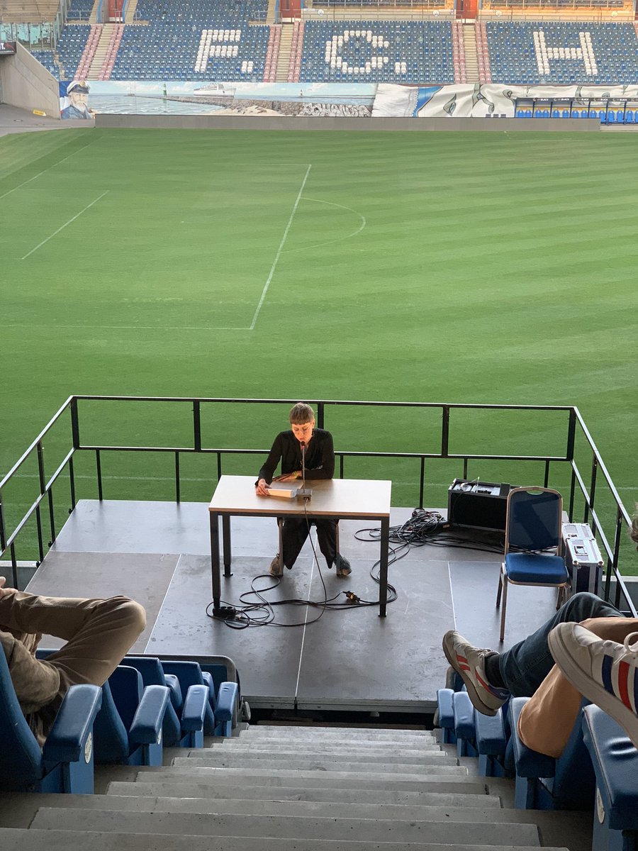Emily #Grunert erzählt in ihren Geschichtenvom Kreisliga-Flair 😍

#Literatooor #Ostseestadion