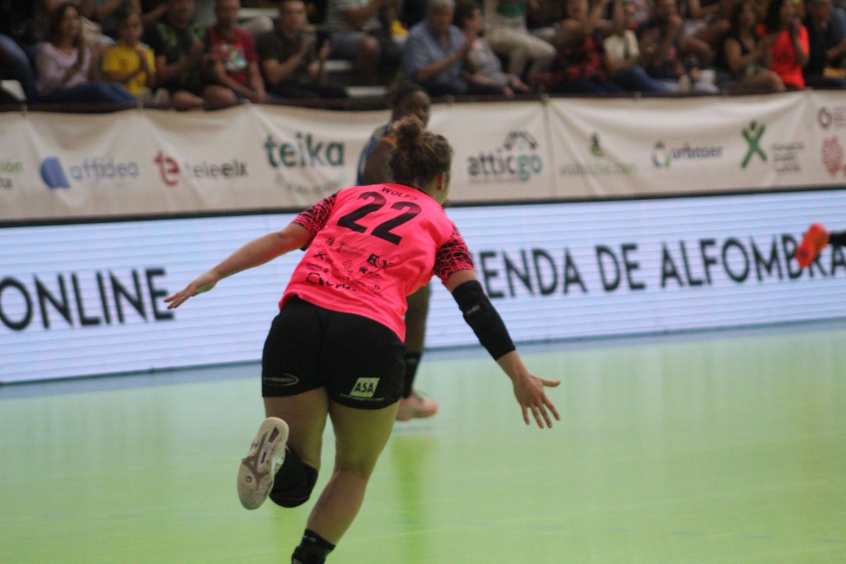 cbm_elche's tweet photo. ¡¡El Atticgo BM Elche vence en un final de infarto!!

#Atticgo BM Elche 28:27 @BalonmaBeraBera

🏆 Semifinal Play-off @dhf_iberdrola
📆 Sábado 13 de mayo 
🏟️ Pabellón Esperanza Lag 

#GOELCHE🤍💚 https://t.co/VHNpnwzkZu