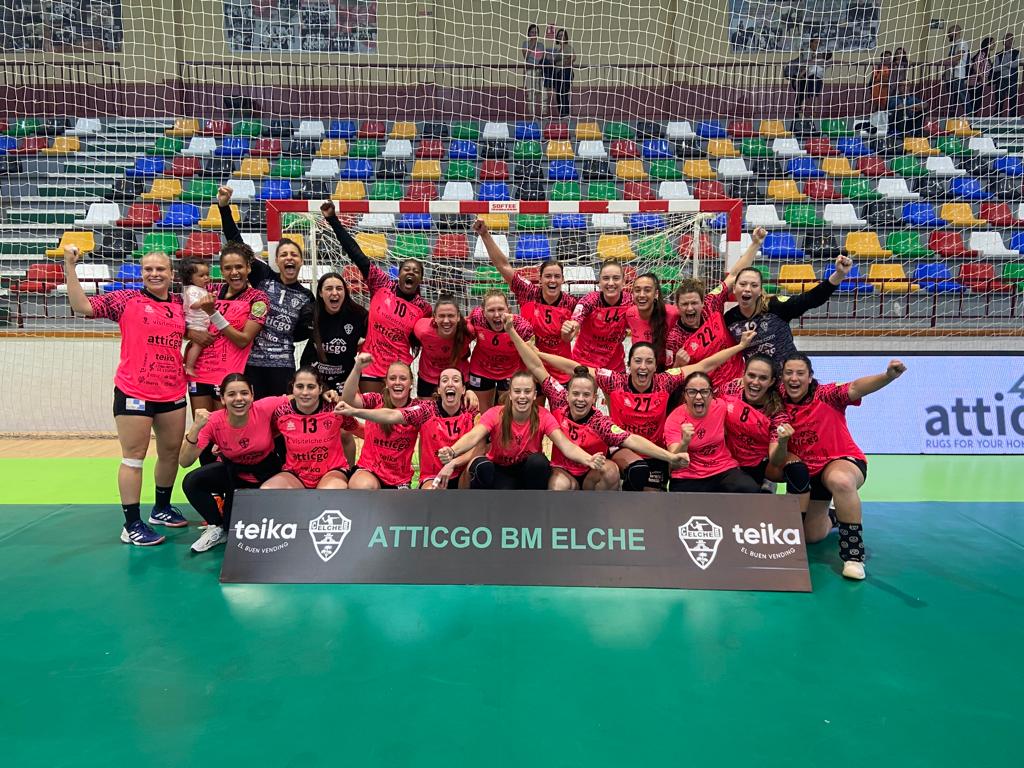 ¡¡El Atticgo BM Elche vence en un final de infarto!!

#Atticgo BM Elche 28:27 <a href="/BalonmaBeraBera/">super amara Bera Bera</a>

🏆 Semifinal Play-off @dhf_iberdrola
📆 Sábado 13 de mayo 
🏟️ Pabellón Esperanza Lag 

#GOELCHE🤍💚
