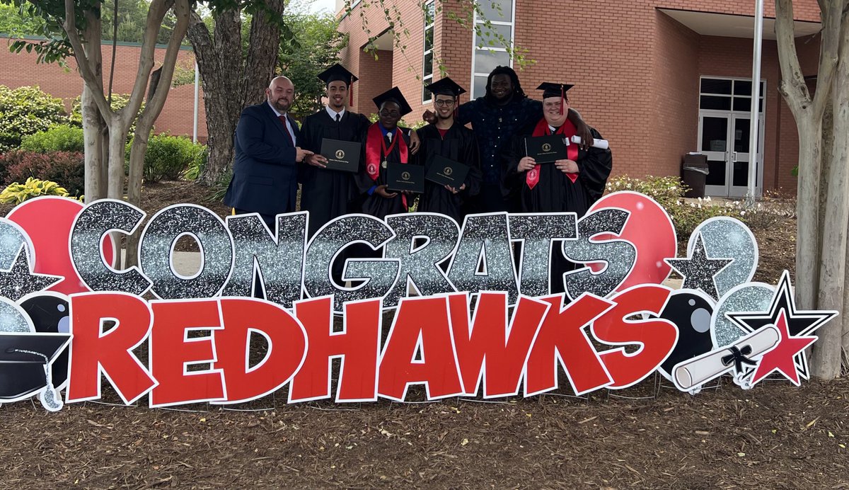 CVCCEsports's tweet photo. Congratulations to all of our Red Hawk Esports student athletes on graduating Friday! We are extremely proud of you! #RedHawkNation #TheNextLevel https://t.co/7FT8k86rBf