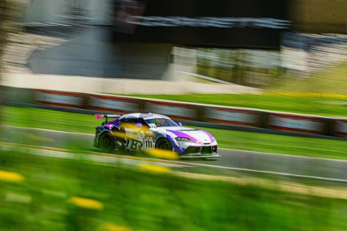 A couple of updates from @roadamerica with just over 3 hours to go:

Laura Hayes and that purple Supra GT4 continue to lurk in the top 5! 😈

#ShiftUpNow #WomenInMotorsport #OnYokohamas