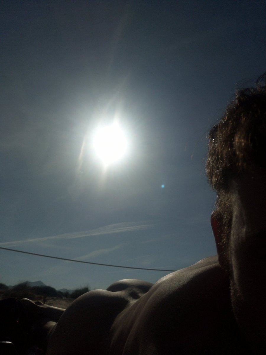 ... Sol, arena y mar...

... Y culo...