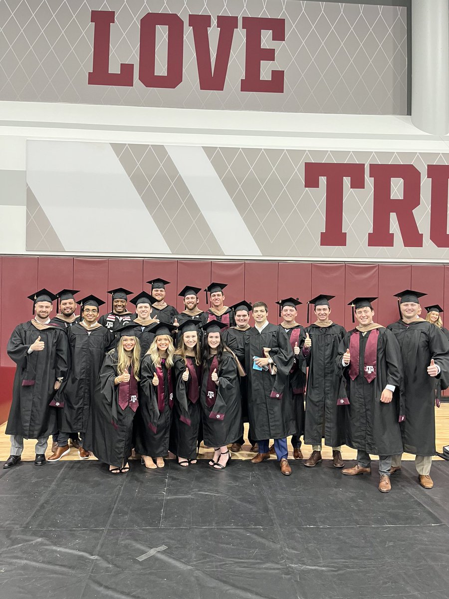 _averyygrace's tweet photo. #TAMUgrad https://t.co/hhquCgPmiH