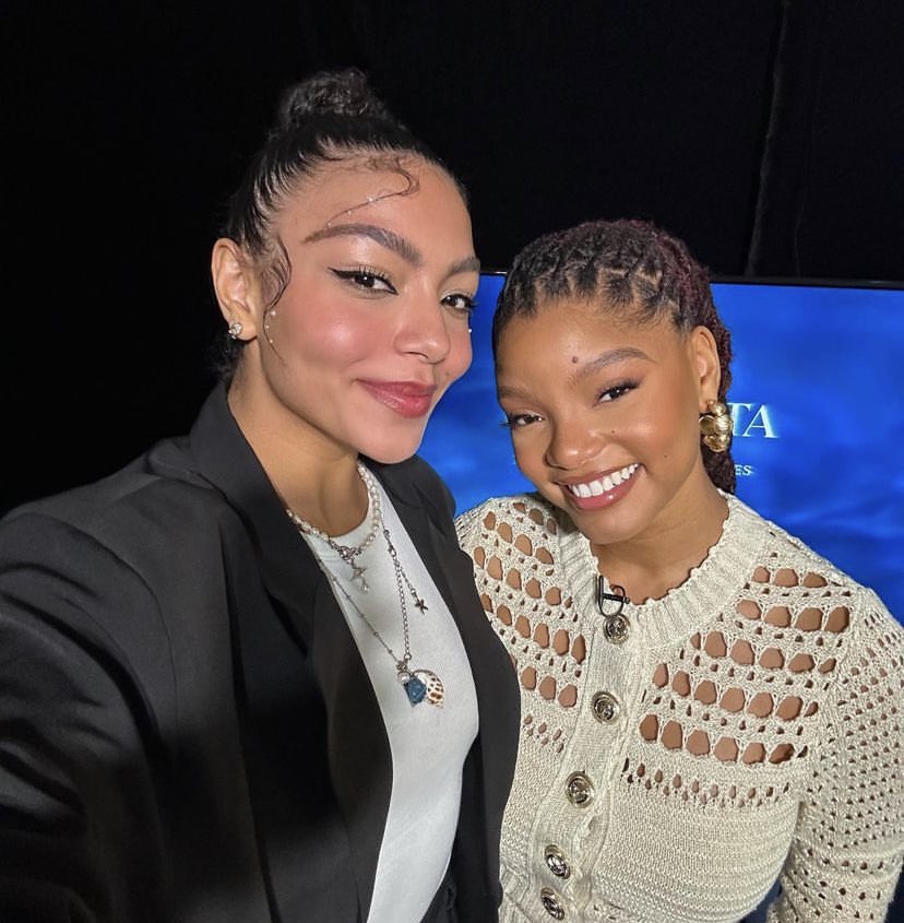 choquei's tweet photo. 🚨FAMOSOS: Any Gabrielly e Halle Bailey juntas em nova foto. https://t.co/eWgFHu4sZ9