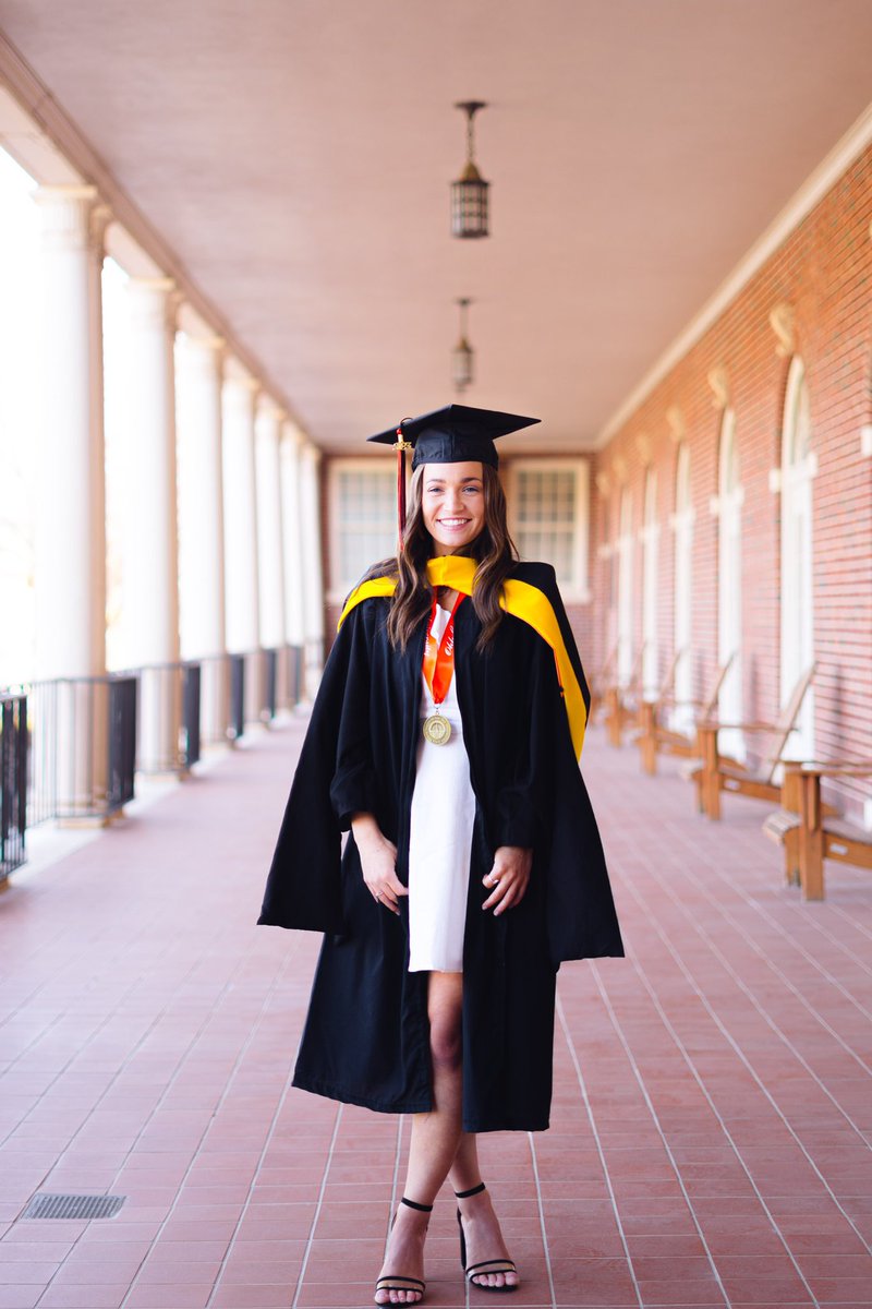 emileeneagle's tweet photo. @_georgiakay_ You did it and we are so proud! SLP ✔️ #okstate #gopokes #proudaunt https://t.co/M52NN1nWdW