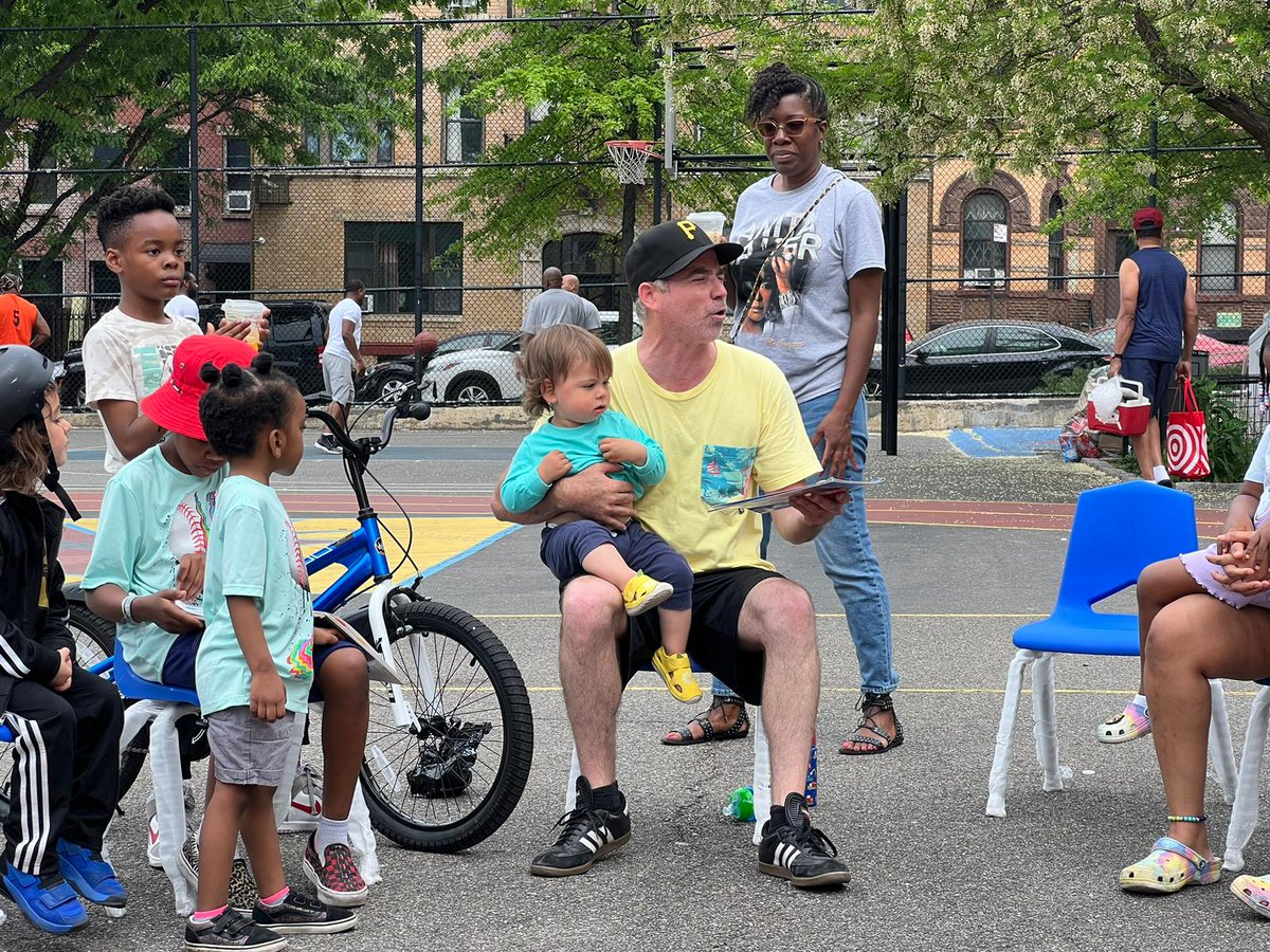 HeyBccs's tweet image. Just another Stupendous Saturday with our Beloved BCCS Community. Skate, Read, Eat, Repeat! Much love to the Brooklyn Book Bodega, Assemblymember Zinerman, and the Maroon Sausage Company! @CommunitySupt16 @D16LEADS @NequanMclean @stefanizinerman @ruxdanika @NYCDOEwellness