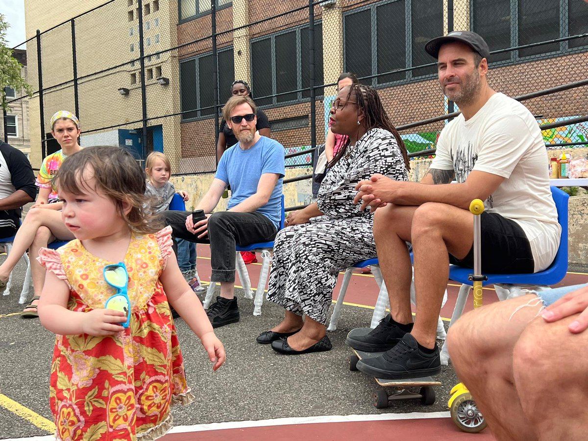 HeyBccs's tweet image. Just another Stupendous Saturday with our Beloved BCCS Community. Skate, Read, Eat, Repeat! Much love to the Brooklyn Book Bodega, Assemblymember Zinerman, and the Maroon Sausage Company! @CommunitySupt16 @D16LEADS @NequanMclean @stefanizinerman @ruxdanika @NYCDOEwellness