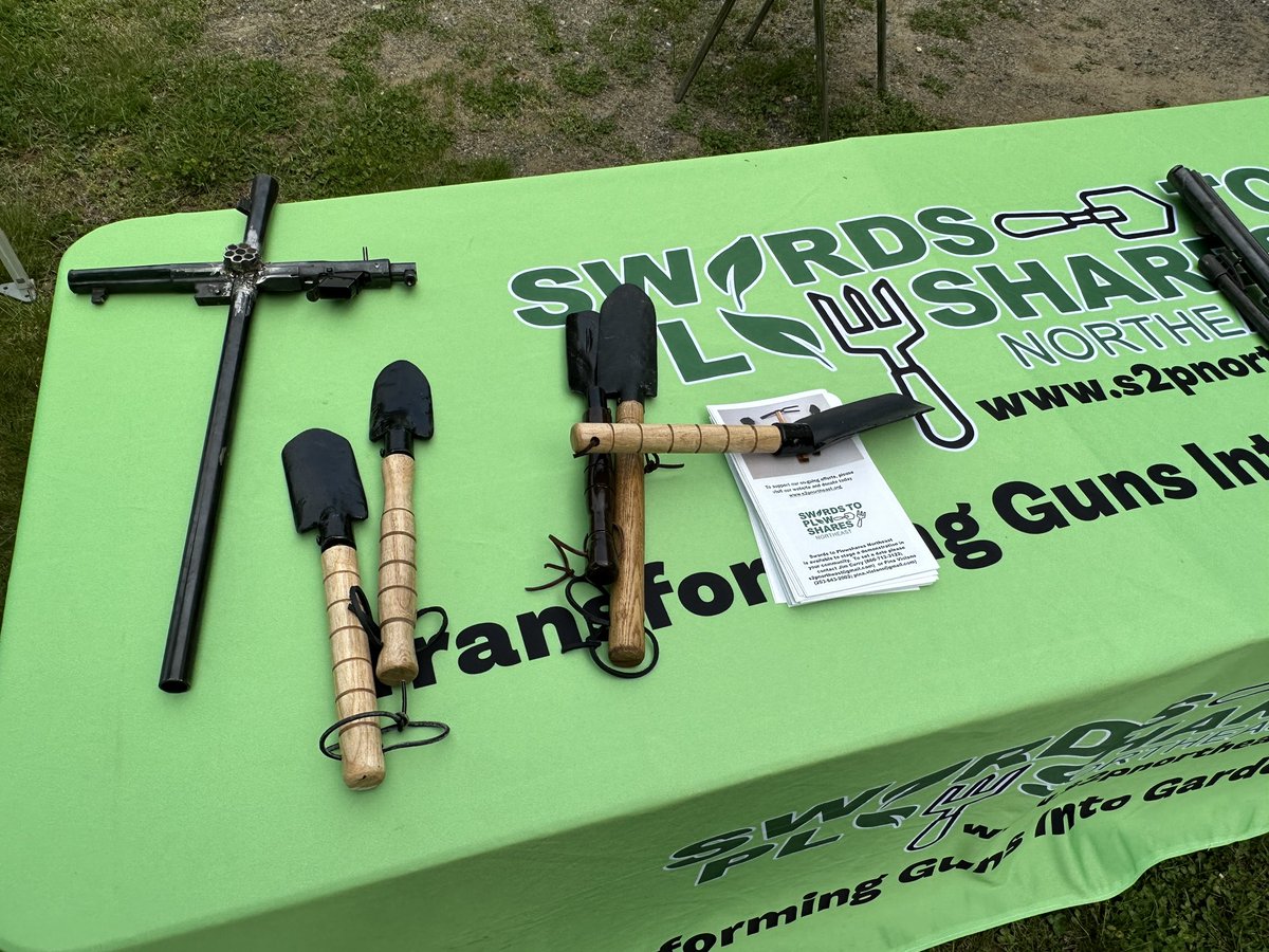 josephjrose's tweet photo. It’s always good day when we can beat guns into gardening tools. It was awesome catching up with @ShaneClaiborne at today’s “Growing Hope, Forging Peace” gathering at Camp Washington. #swordstoplowshares #beatingguns https://t.co/1nTtZlo18x