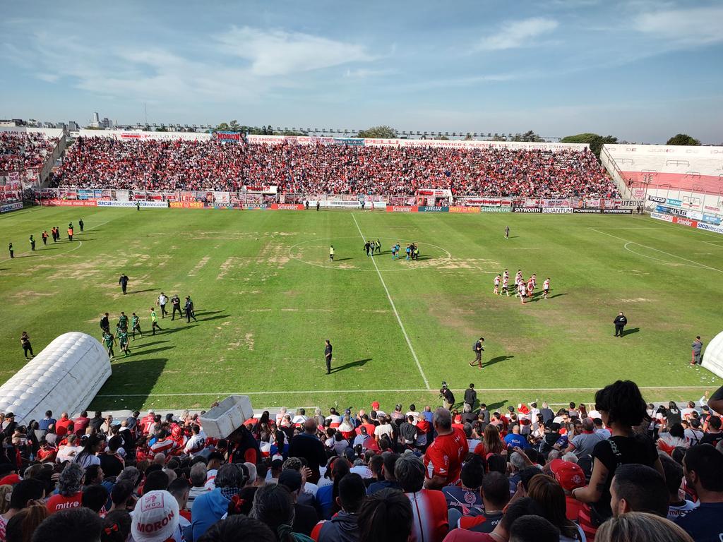 juntoalgallo's tweet photo. Final del partido...ganooooo MOROOOOONNNNNN!!!!!...

Morón 1 - 0 Chicago...

⚽ CORONEL

vamosss Moron carajoooooo!!!!!!.. ⚪🔴⚪

#depmoron #moron #clubdeportivomoron #somoseloeste #juntoalgallo #ilusionintacta #PrimeraNacional #cdm #moronmoron #VamosGallo #Fecha16  🐔 https://t.co/WGXTLoE4Q6