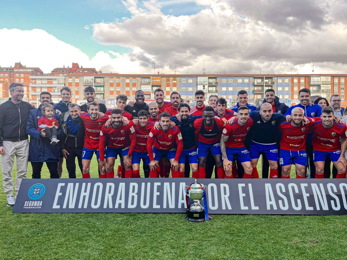 TeruelCd's tweet photo. 🏆 ¡𝗖𝗔𝗠𝗣𝗘𝗢𝗡𝗘𝗦! 🏆

📸 Esta es la foto del campeón.
🤩 La foto del CD Teruel que ha llevado a la gloria a una ciudad entera.

📢 Todos juntos… ¡Grítenlo!

¡VAMOOOOOOS TERUEEEEL!
❤️💙❤️💙❤️💙❤️💙❤️💙 https://t.co/vw9Ie2Px2J