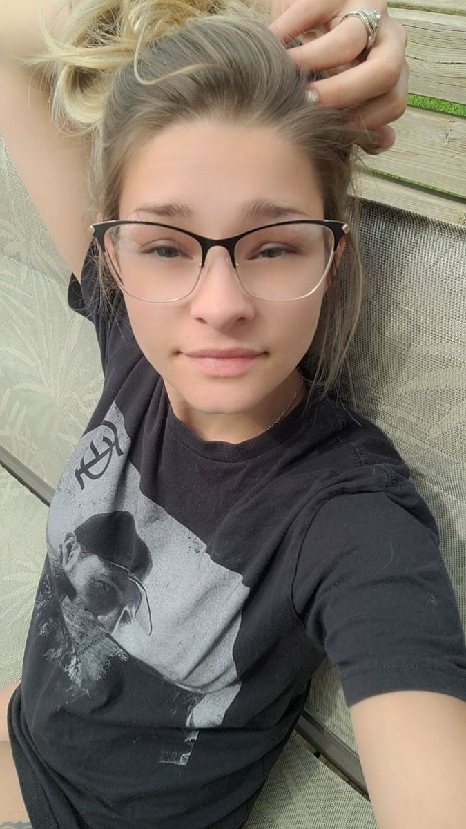 Enjoying the sunnnnnnnnn 

#sexysaturday #sunshine #simplethings #nomakeup