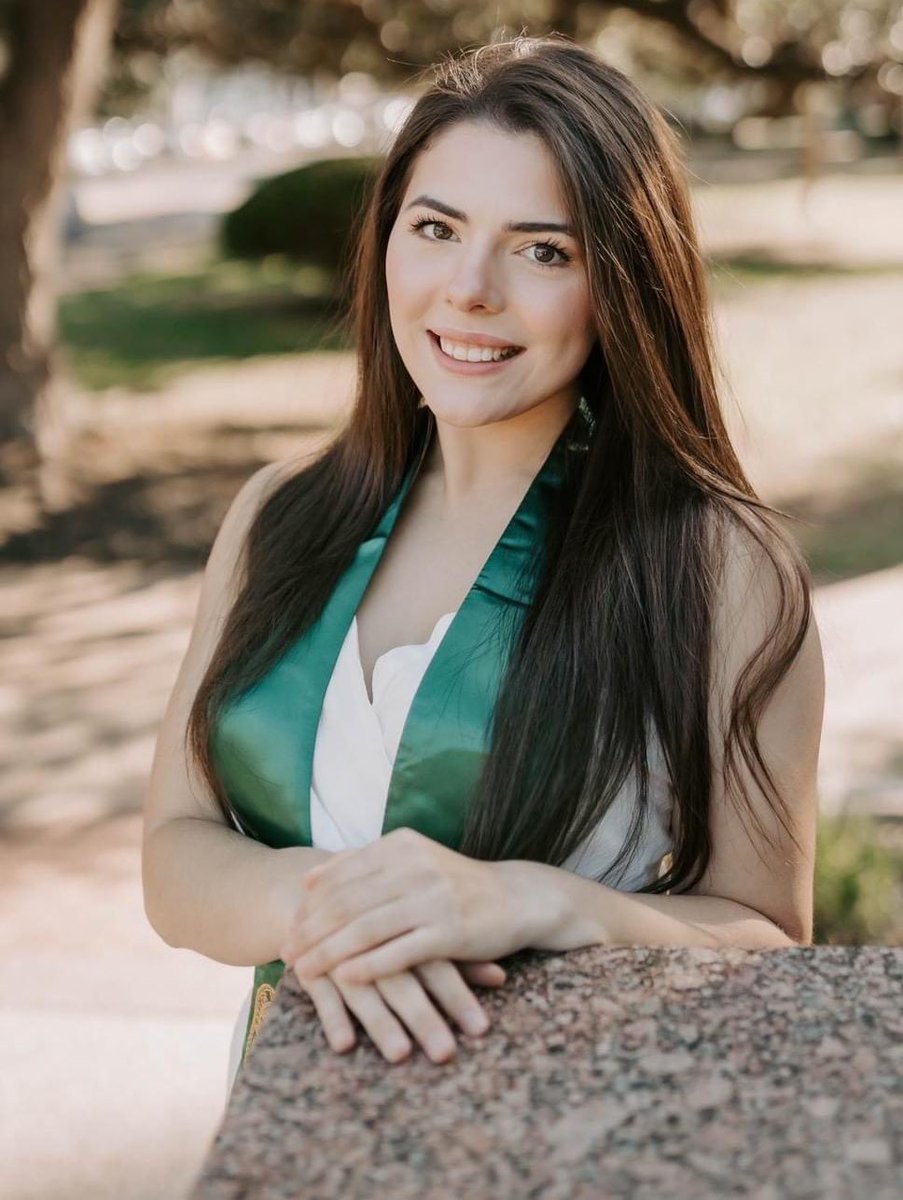 michaelgoglia's tweet photo. #BaylorGrad  Congratulations Camille! https://t.co/h5NdvPrJIF
