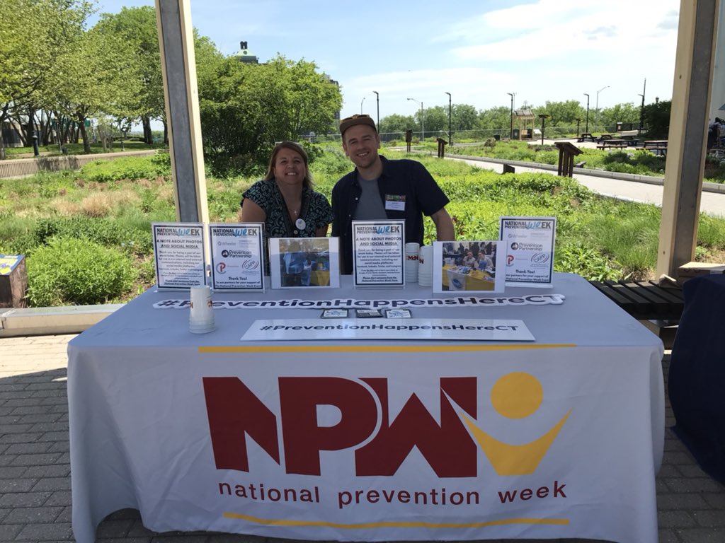 ctserc's tweet photo. We’ve had a great Saturday for the #CT Statewide Celebration Wrap Up event of #NationalPreventionWeek! SERC Librarian Megan Devine manned our display among the #CTPreventionWeek partners outside the @CTScienceCenter. #CTprevention #PreventionHappensHereCT #SchoolTools4Prevention https://t.co/ryaEsazhZl
