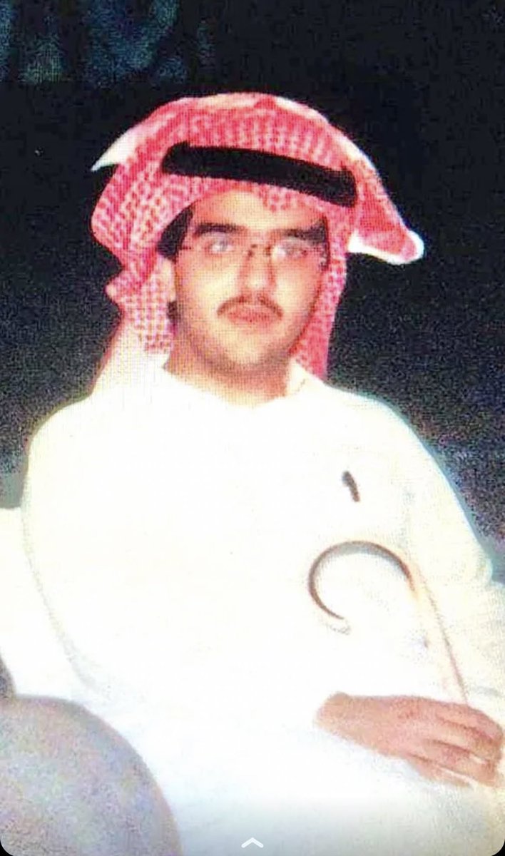 ben_aon's tweet photo. #عبدالعزيز_بن_فهد

روس خلق الله بمعروفه ملكها
ونظرته تكفي ،، قبل ينطق لسانه

يلوي اعناق الدعاوي لامسكها
وتنحني له ،، مثل حني الخيزرانه https://t.co/5pNK7JLF40