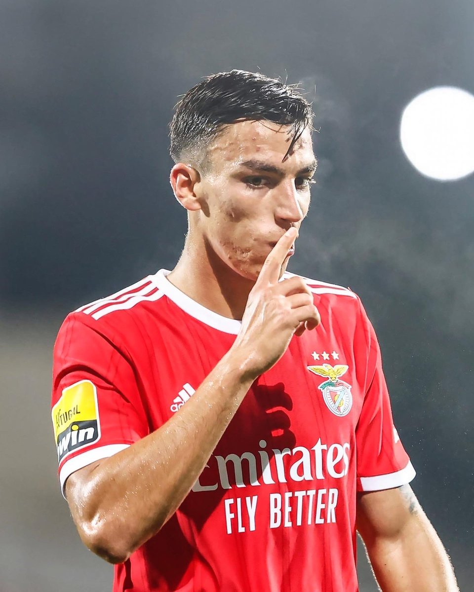 Mais um do homem. 

Entra e marca, é certinho.