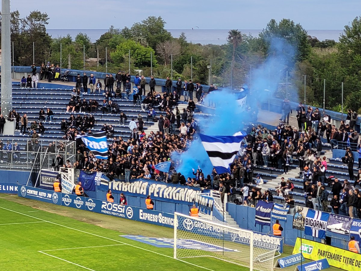 SpirituTurchinu's tweet photo. Vittoriaaa !!
Le Sporting s'impose 2-1 face à Niort grâce à des buts de Van Den Kerkhof et de Benjamin Santelli sur pénalty. Avec 56 points, Bastia conserve sa 4e place au classement.
Prochain match à Pau samedi.
Forza Bastia per sempre ! 💪🔵⚪
#SCBCNFC https://t.co/b0ColW50em