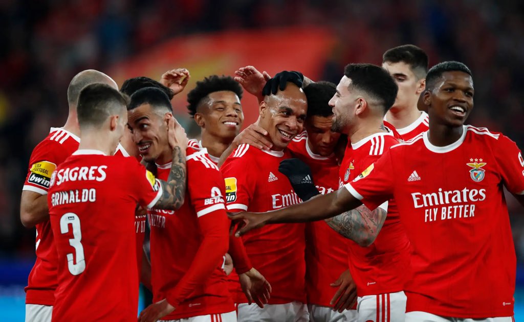 FALTA 1 FINAL PARA SERMOS CAMPEÕES NACIONAIS

Vencer os lagartos.