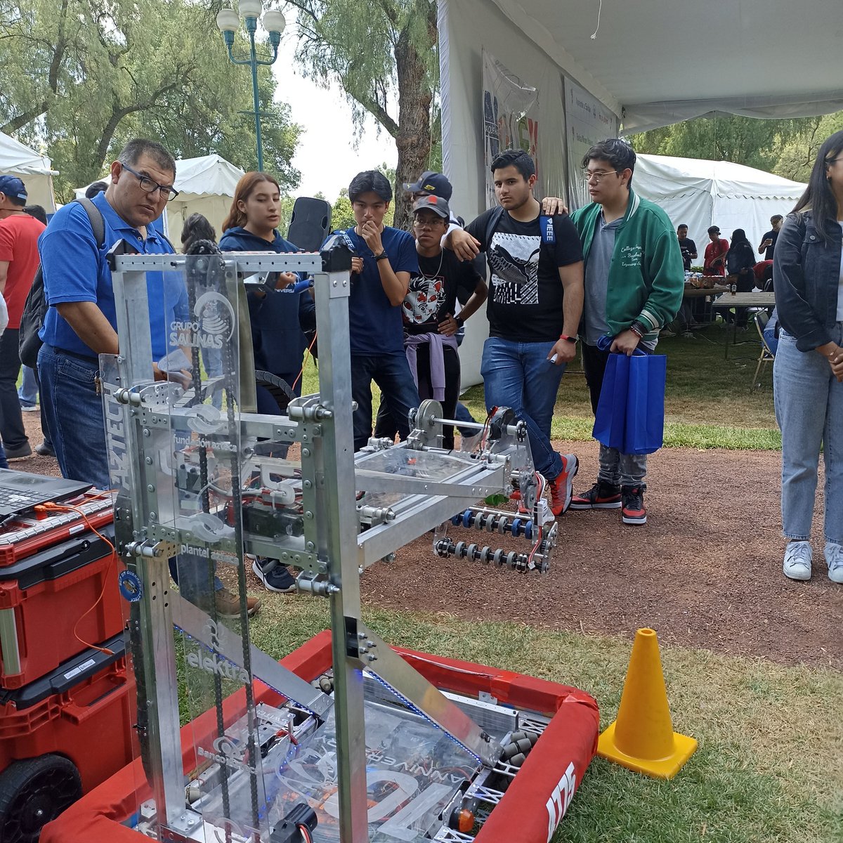 Aztech4775's tweet photo. El día de hoy estamos participando en el segundo día de la Maker Faire 2023. Si duda es impresionante seguir compartiendo conocimientos y aprendiendo nuevas cosas. https://t.co/mIBc23EJQn