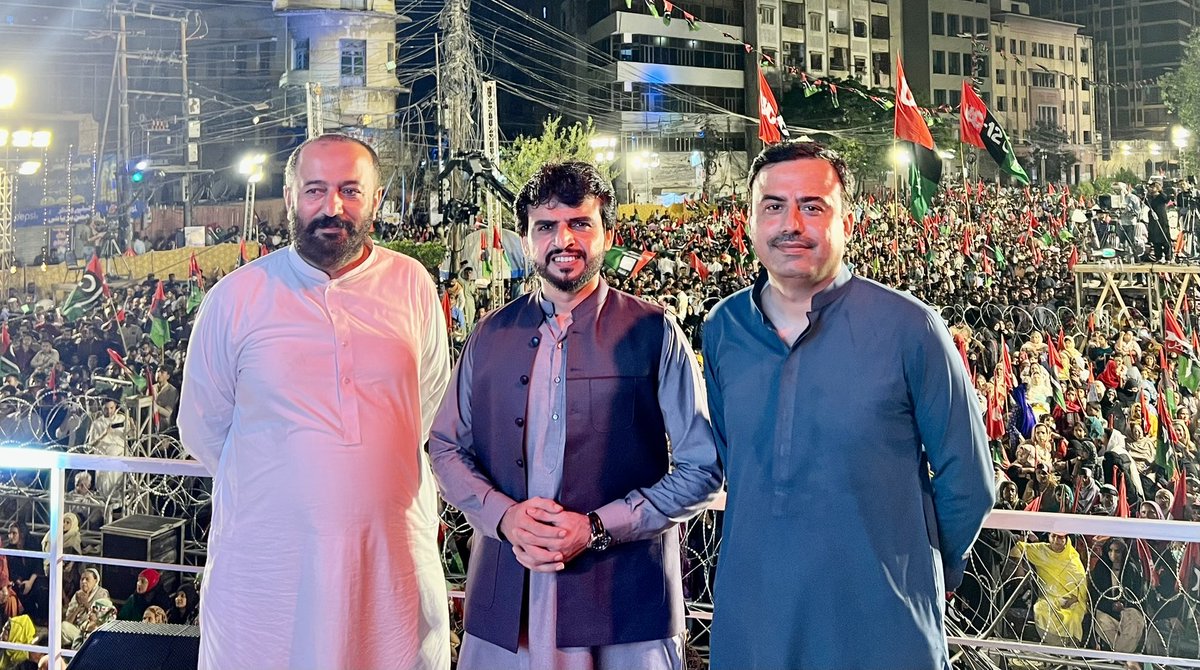 PYO Sindh President @JavedNLaghari attended Jalsa. Chairman PPP @BBhuttoZardari addressed to crowd at Karachi at Jalsa after glorious victory in LG govt elections. Thousands of people attended the jalsa. #ShukriaSindh