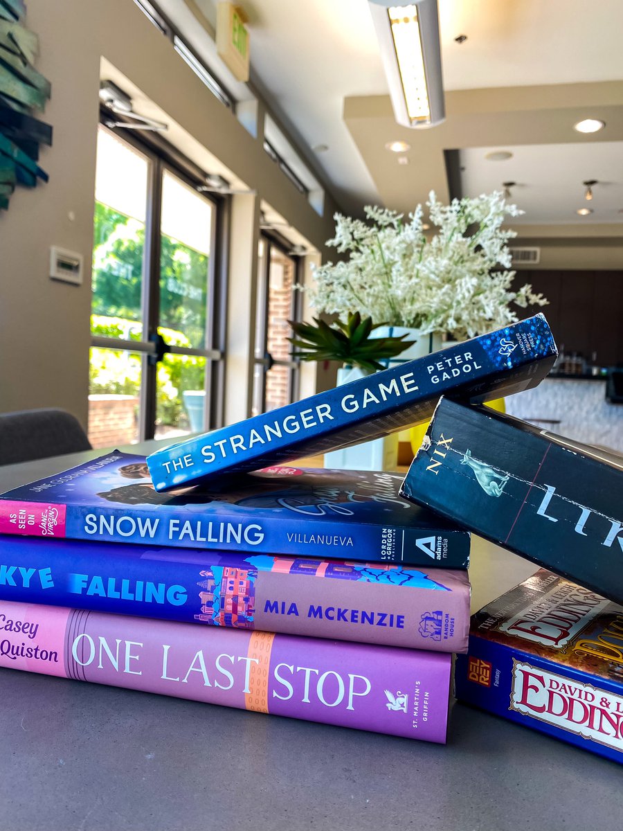 LiveFirstStreet's tweet image. Have you checked out the FSP community library yet? Feel free to drop off your used books or borrow one for some summer reading! We can’t wait to see this library grow 🤩📚