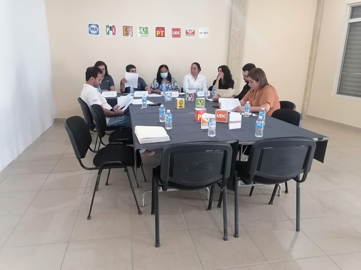 CD13_Coah's tweet photo. #IECInforma
Ayer el @CD13_Coah del @IEC_Coahuila celebró sesión ordinara donde aprobó el modelo operativo para la recepción de los paquetes electorales al término de la Jornada Electoral. #ProcesoElectoral2023 #Coahuila @rodrigo_0378 @madeleyn3 @OscarDanieliec6 @Jorge_dlp https://t.co/C2WzrXWND5