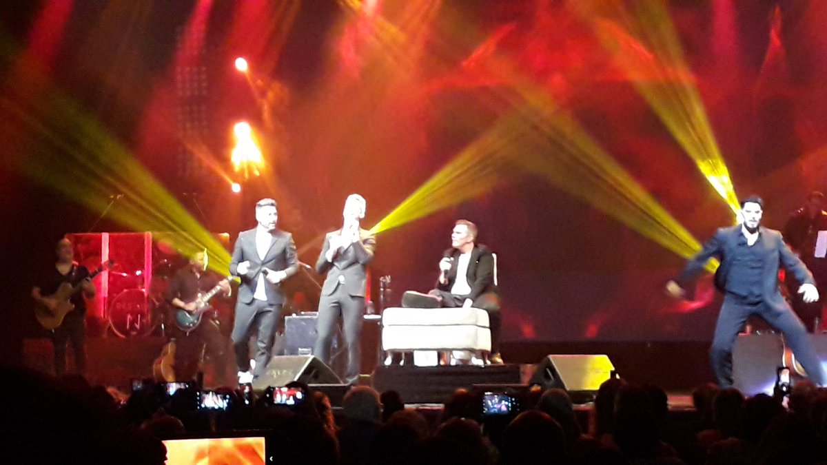 DESTINO SAN JAVIER 🎶🎵brindó un excelente show anoche en la calle Corrientes, con entradas agotadas👍colmó la sala de talento, musicos 
y cuerpo de baile  de gran nivel,  luces e invitados de lujo como <a href="/MarcelaMoreloOK/">Marcela Morelo</a> y un coro gospel memorable 👏👏 <a href="/destino_ok/">Destino San Javier</a> #TeatroOpera