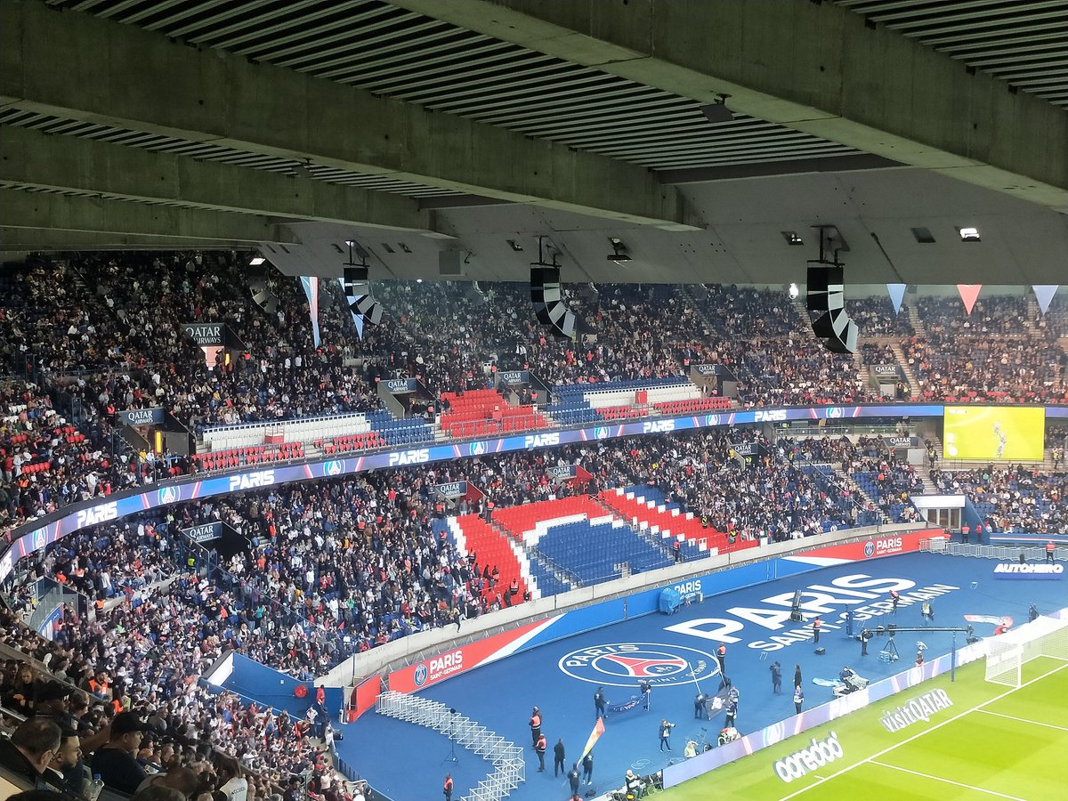 Coup d'envoi imminent pour ce #PSGACA sans le CUP qui boycotte