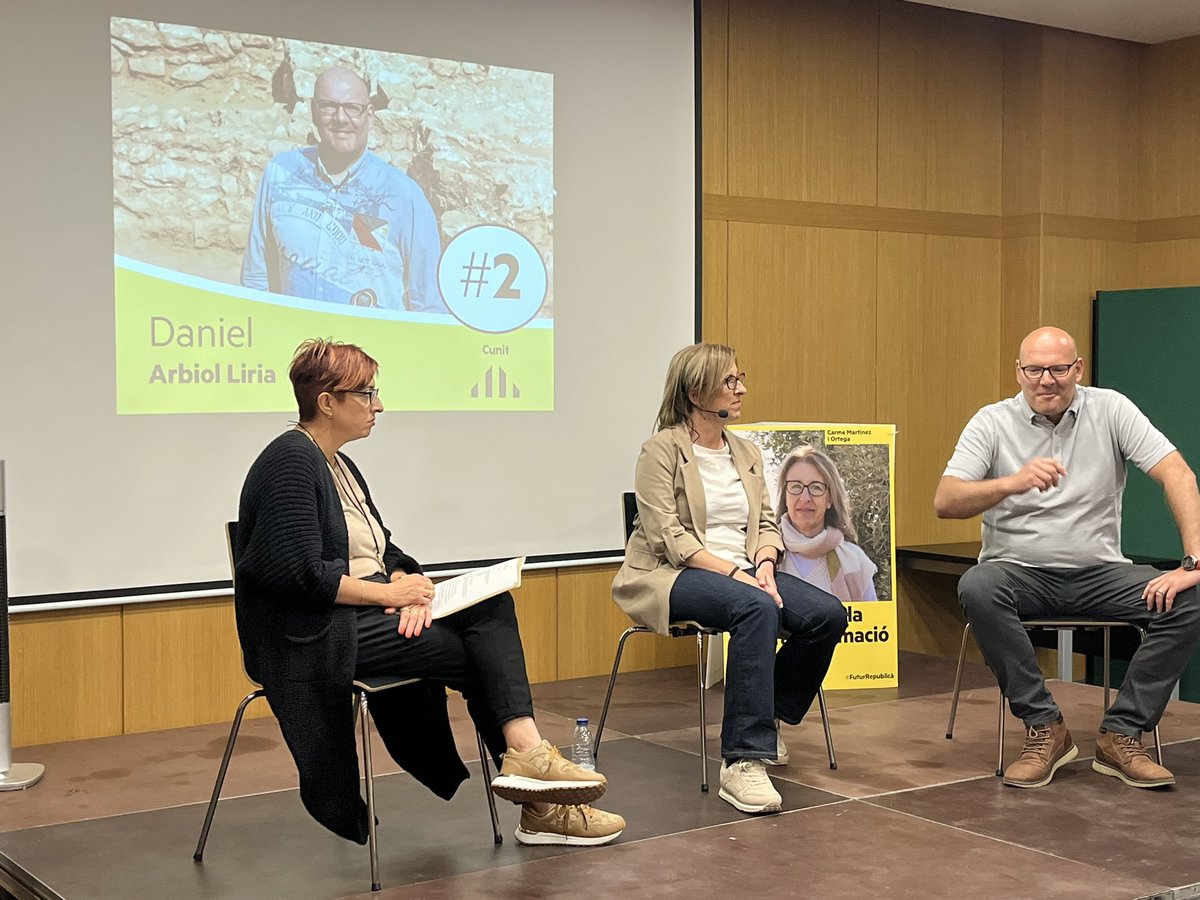 ercbaixpenedes's tweet photo. 🟡 Matí de presentació de la candidatura d’@ErcCunit amb la sala de la biblioteca  Marta Mata plena de gent. 
Una llista encapçalada per @MCarmeMartinez1 amb un projecte per #transformar la vila, per ser #útils als seus convilans/es i sumar un #municipirepublicà més al territori https://t.co/zqkYUrh3NC