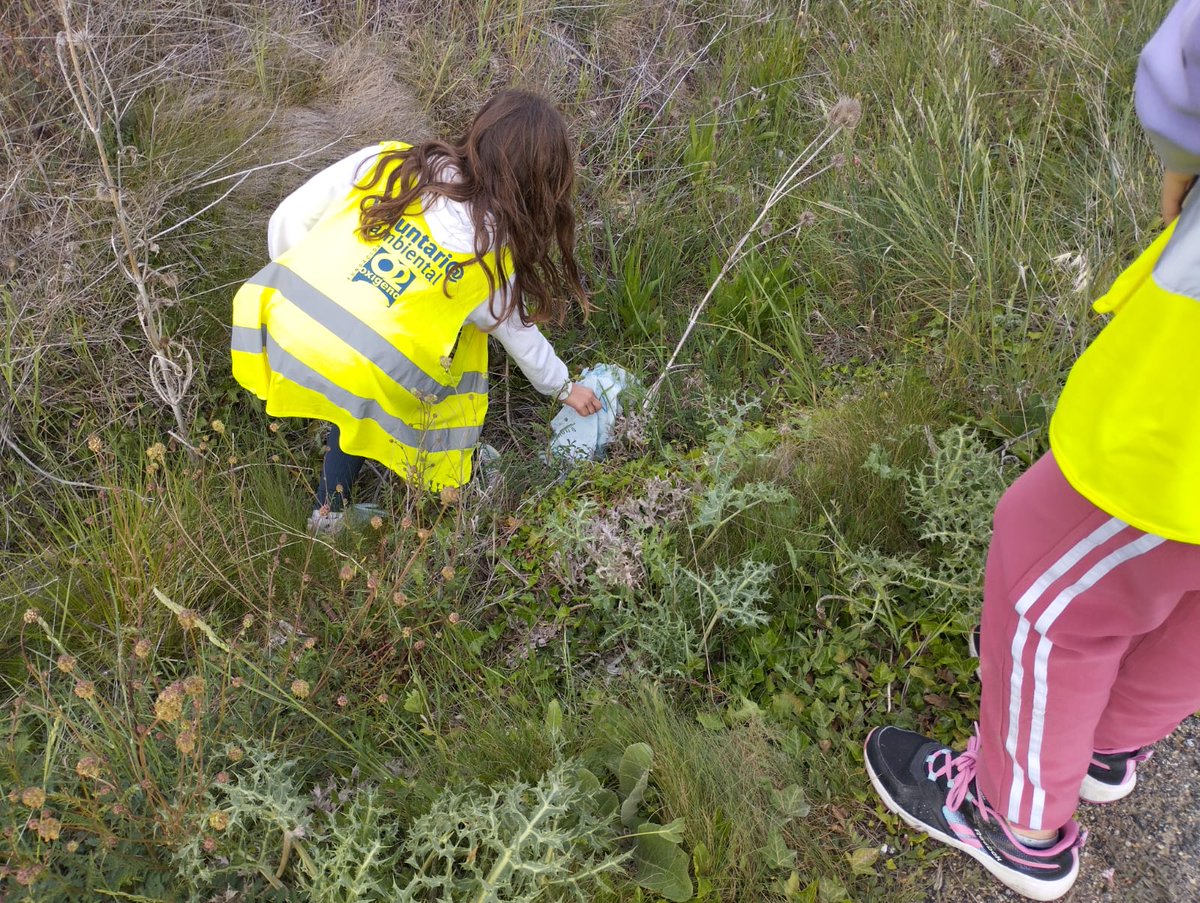 fundacionO2's tweet photo. #foncea
#LaRioja
Hoy hemos comenzado las jornadas de "Paisaje y biodiversidad" con diversas actividades que ayuden a mejorar el objetivo de Custodia del Territorio de la Riioja Alta, una comarca impresionante.
@caixabank @fund_cajarioja¡ @mitecogob @RutaVinoRioja #invespanel https://t.co/2wPYD8vDmY