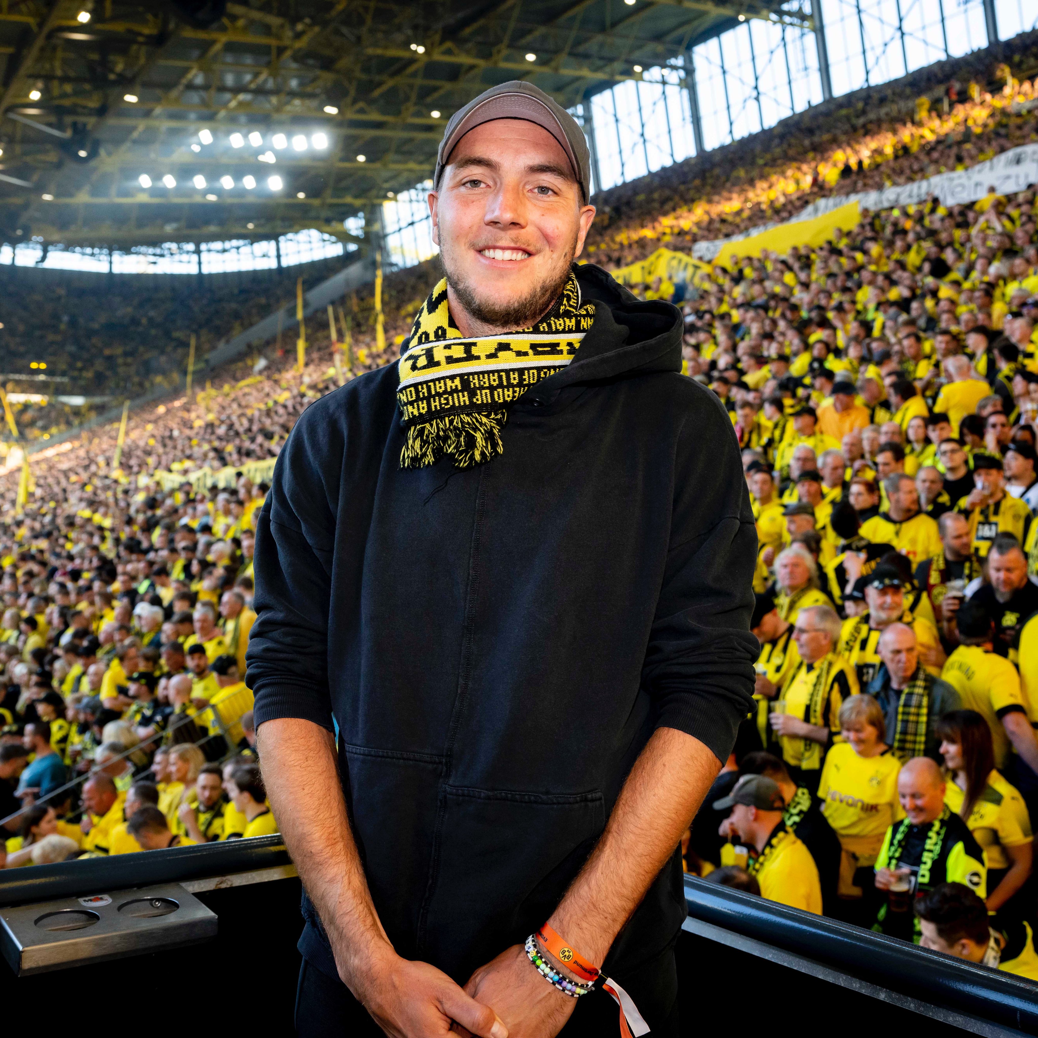 Borussia Dortmund on X: Und danke auch für Deinen Support, Jan-Lennard  Struff! 👏🎾 @Struffitennis https://t.co/yK6cg3EB8V / X