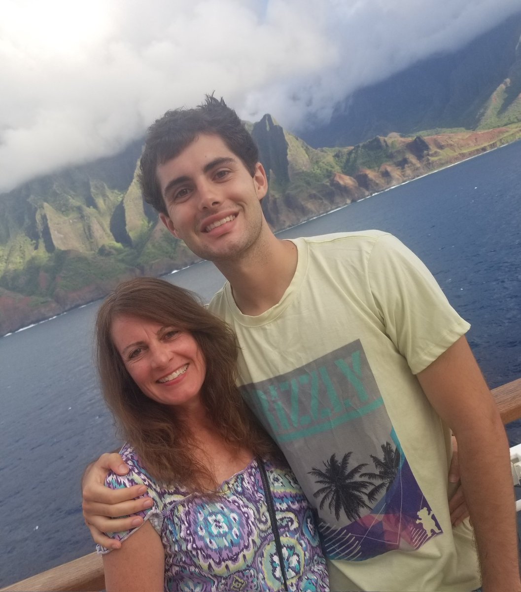 p_e_snyder's tweet photo. Na pali coast, Hawaii. ♥️♥️ https://t.co/dF8j7Umnws