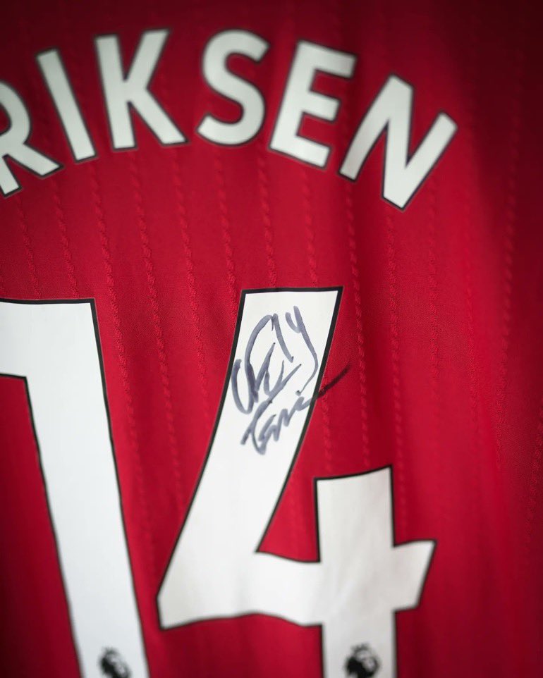 tweetergren's tweet photo. Vil du have fingrene i en matchworn United-trøje fra Eriksen?
@EmilianoMarcon3 samler ind til El Cambio-akademiet med det formål at sikre bedre vilkår for unge afrikanske fodboldspillere.
Du kan bidrage ved at købe lodsedler lige her:
https://t.co/ijewBot5Gi
#shirtsforchange https://t.co/KFGVCfZNp0
